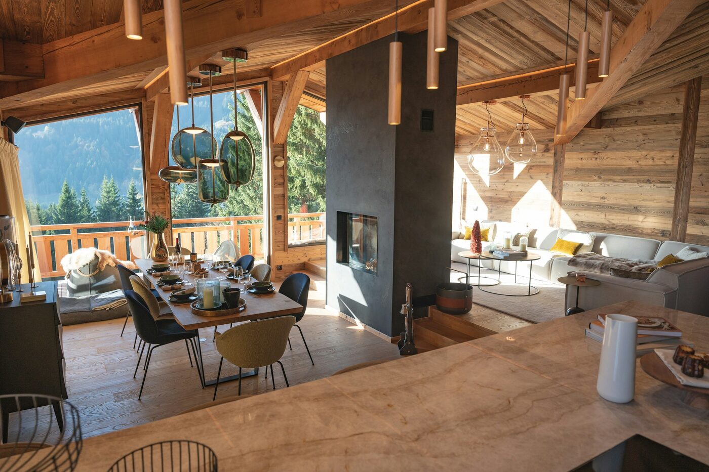 Séjour d'un chalet d'exception en Haute-Savoie équipé par Velarys, ouvert sur la montagne